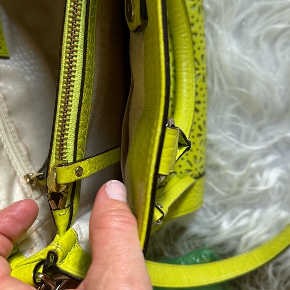 Kate Spade Perri Lane Romy Lime Green Bag! Pre-Loved - Picture 12 of 16